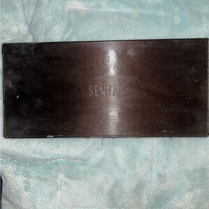 Senna Brown Eyeshadow Palette